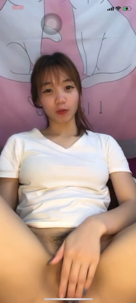 clip sex Áo trắng dang chân live